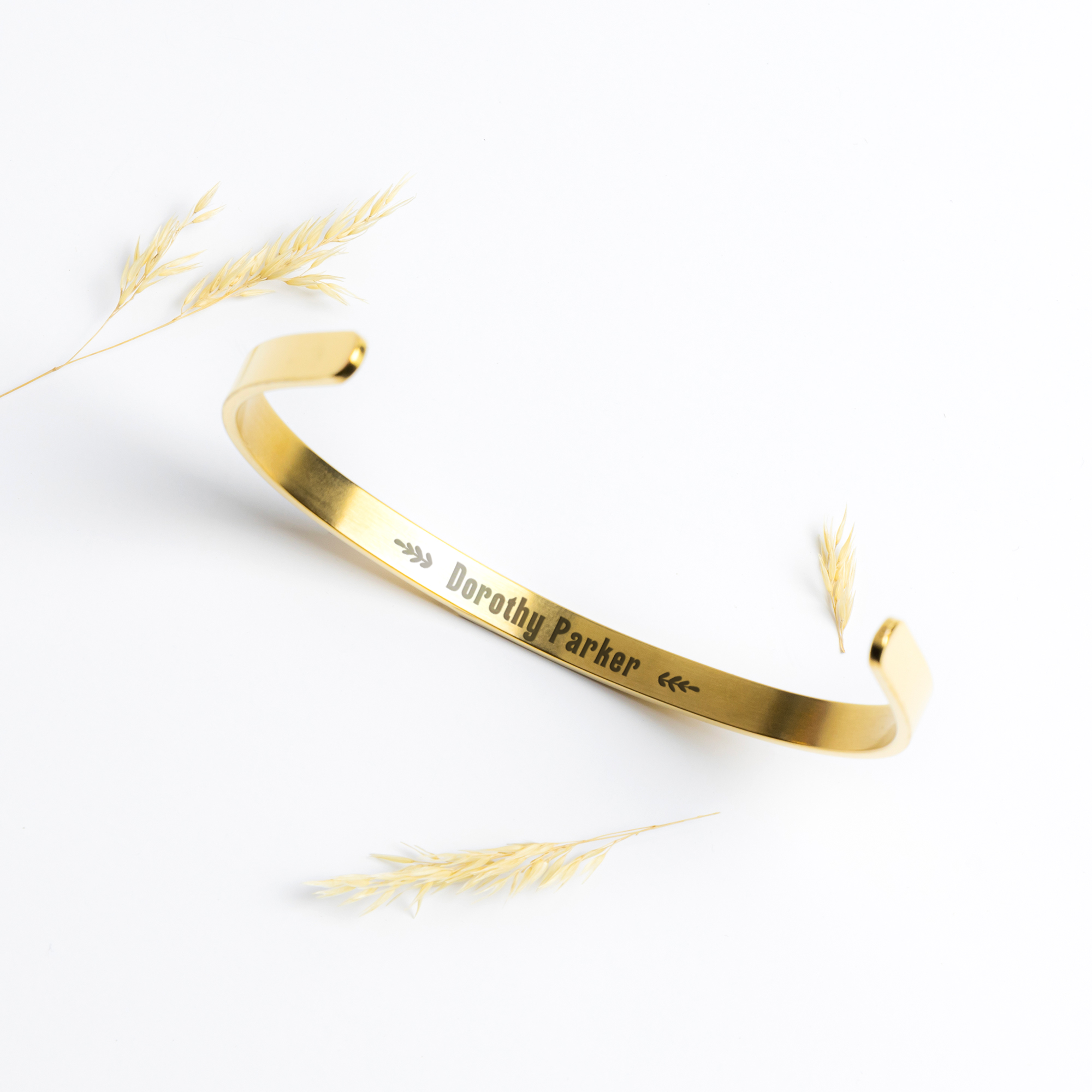 Creativity_is_a_Wild_Mind_Bracelet_Gold_Lifestyle_01_Mockup.png